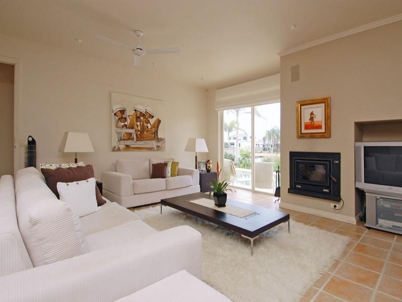 8 and 8a Huon Crescent, Runaway Bay QLD 4216