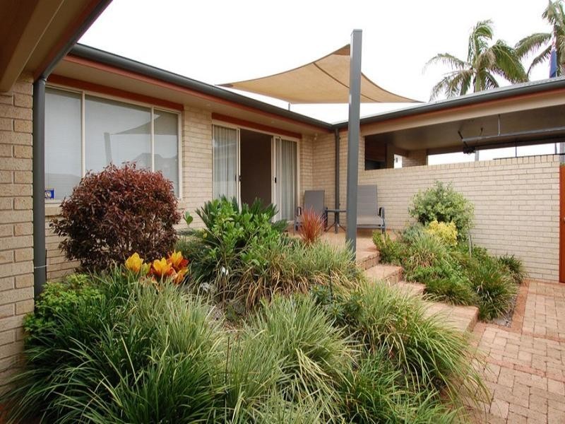 8 and 8a Huon Crescent, Runaway Bay QLD 4216