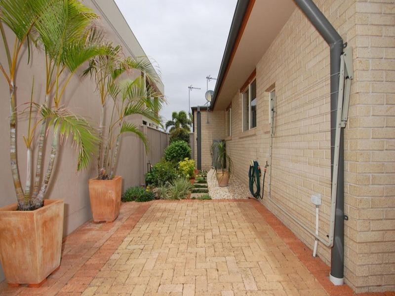 8 and 8a Huon Crescent, Runaway Bay QLD 4216