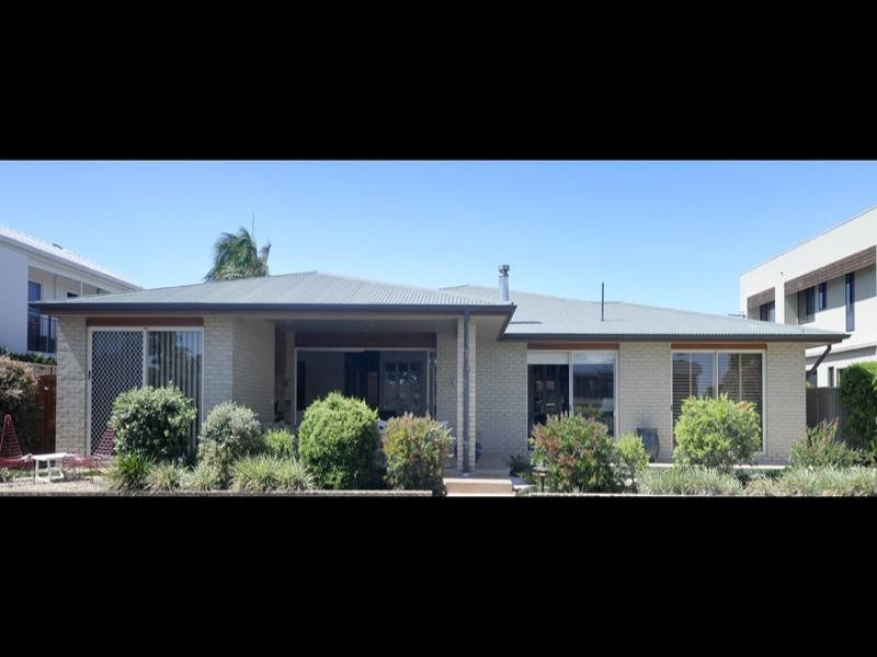 8 and 8a Huon Crescent, Runaway Bay QLD 4216