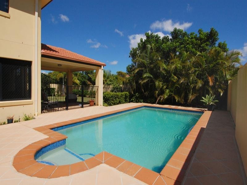 5 Calmwater Crescent, Hope Island QLD 4212