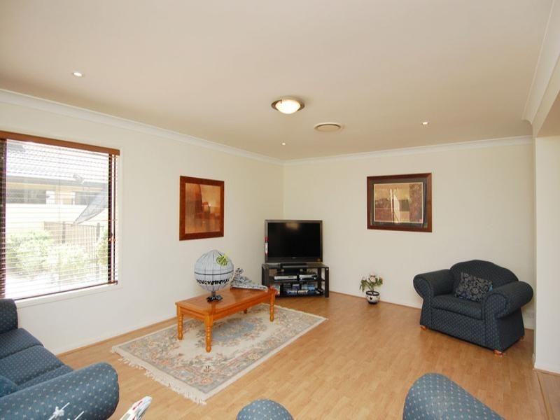 5 Calmwater Crescent, Hope Island QLD 4212