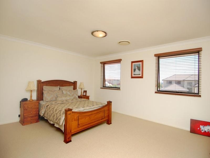 5 Calmwater Crescent, Hope Island QLD 4212