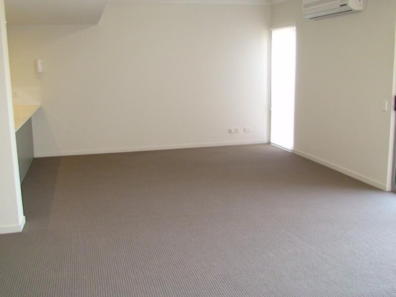 17/12-18 Bayview Street, Runaway Bay QLD 4216