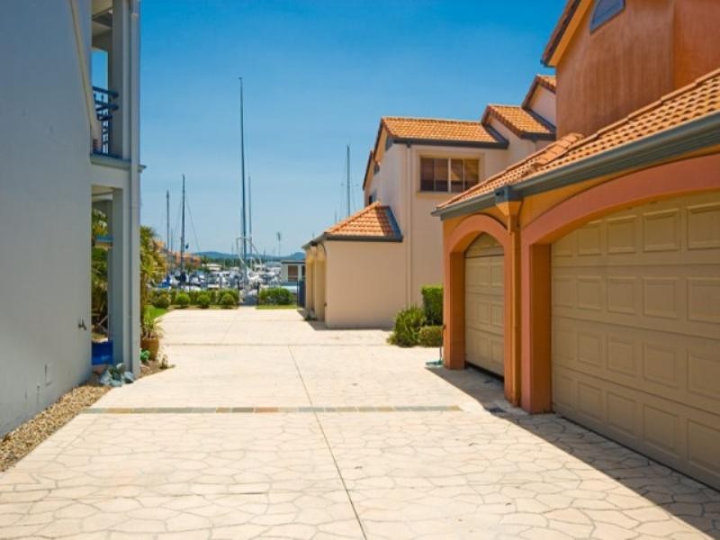 96 John Lund Drive, Hope Island QLD 4212