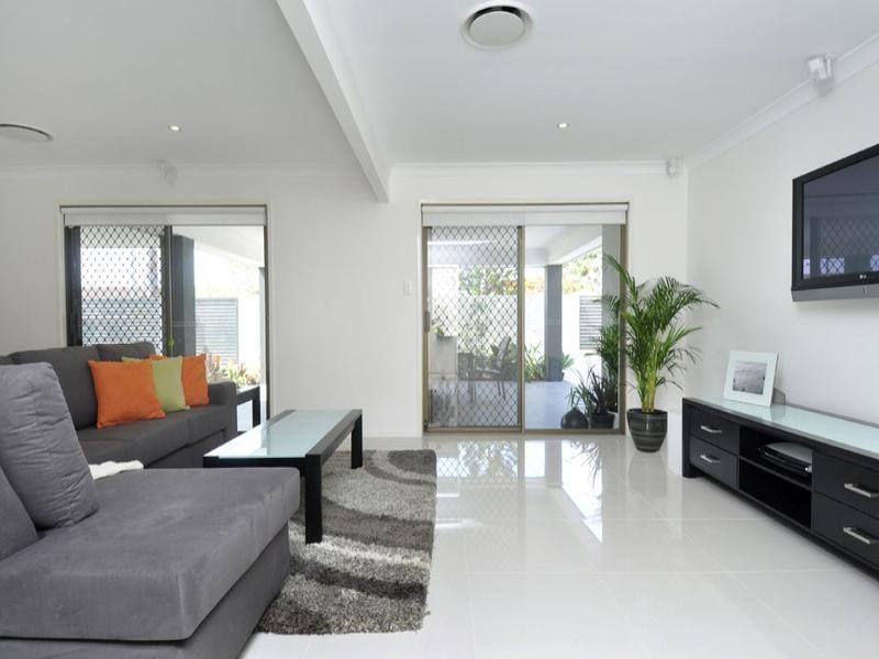 32 Jacaranda Avenue, Hollywell QLD 4216