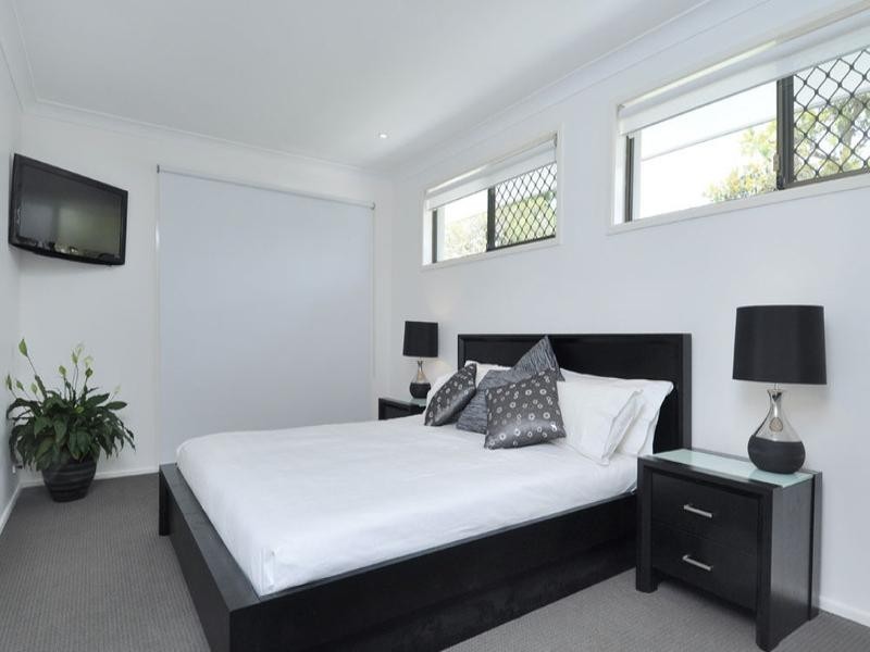 32 Jacaranda Avenue, Hollywell QLD 4216