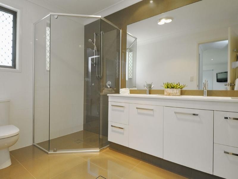 32 Jacaranda Avenue, Hollywell QLD 4216