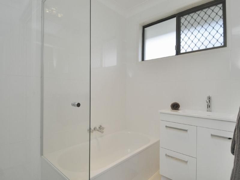 32 Jacaranda Avenue, Hollywell QLD 4216