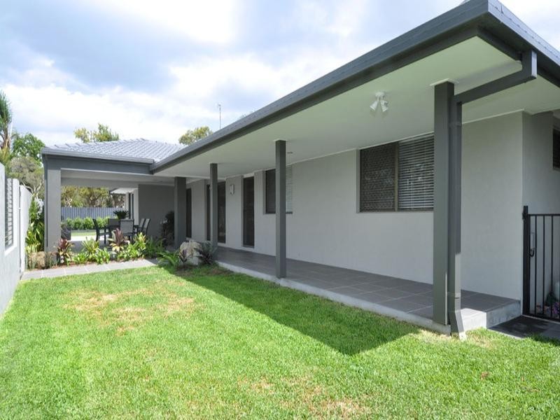 32 Jacaranda Avenue, Hollywell QLD 4216