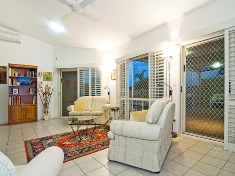 49 Pebble Beach Drive, Runaway Bay QLD 4216