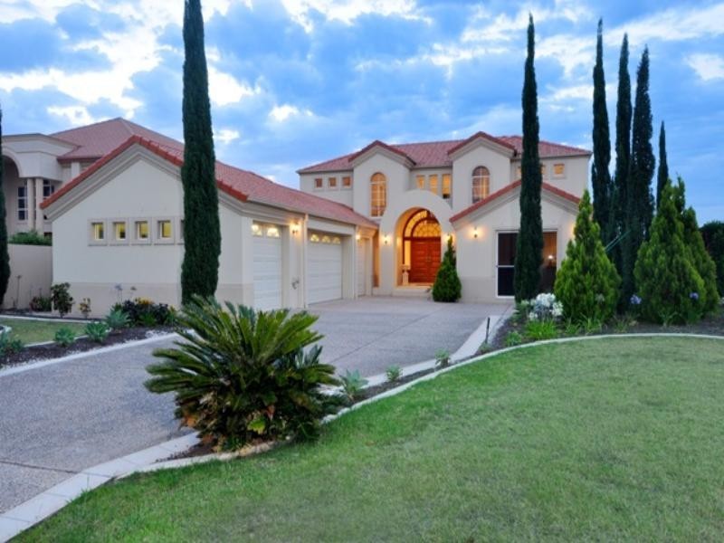 3125 Riverleigh Drive, Hope Island QLD 4212