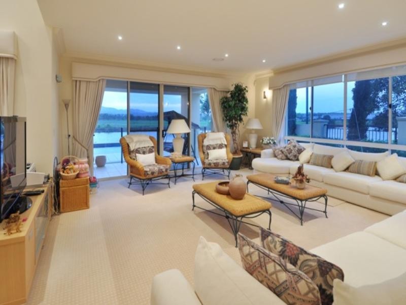 3125 Riverleigh Drive, Hope Island QLD 4212