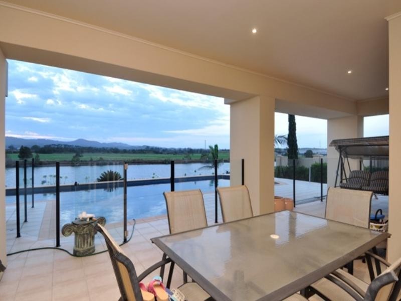 3125 Riverleigh Drive, Hope Island QLD 4212