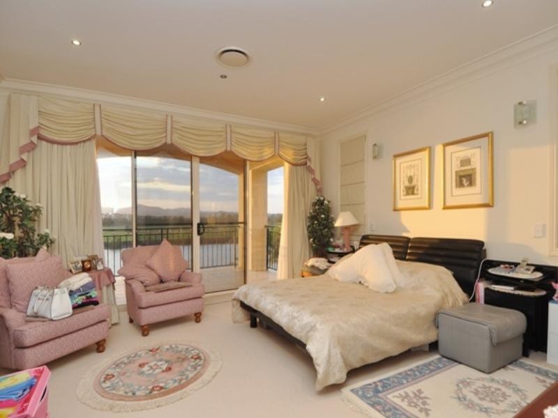 3125 Riverleigh Drive, Hope Island QLD 4212