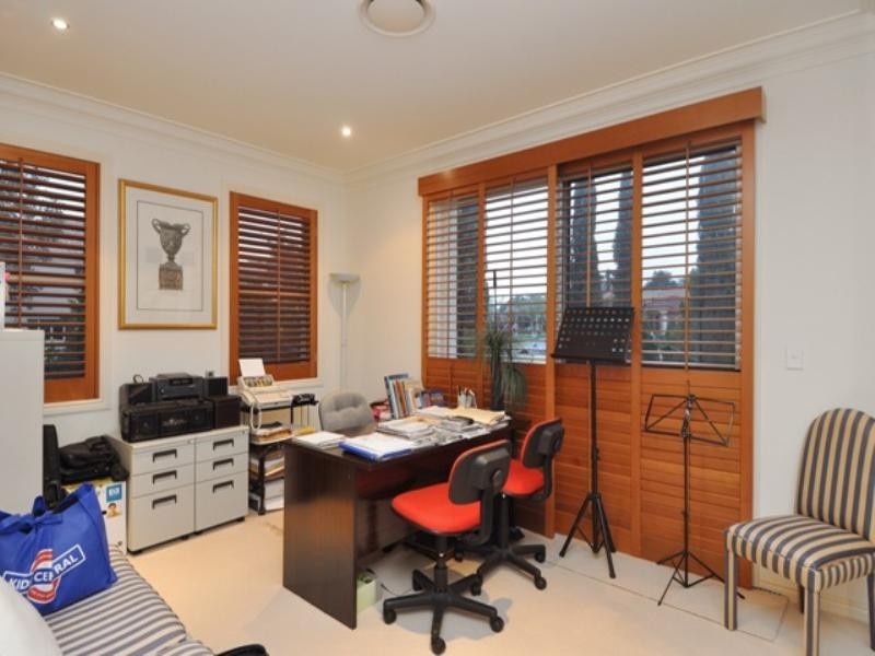 3125 Riverleigh Drive, Hope Island QLD 4212