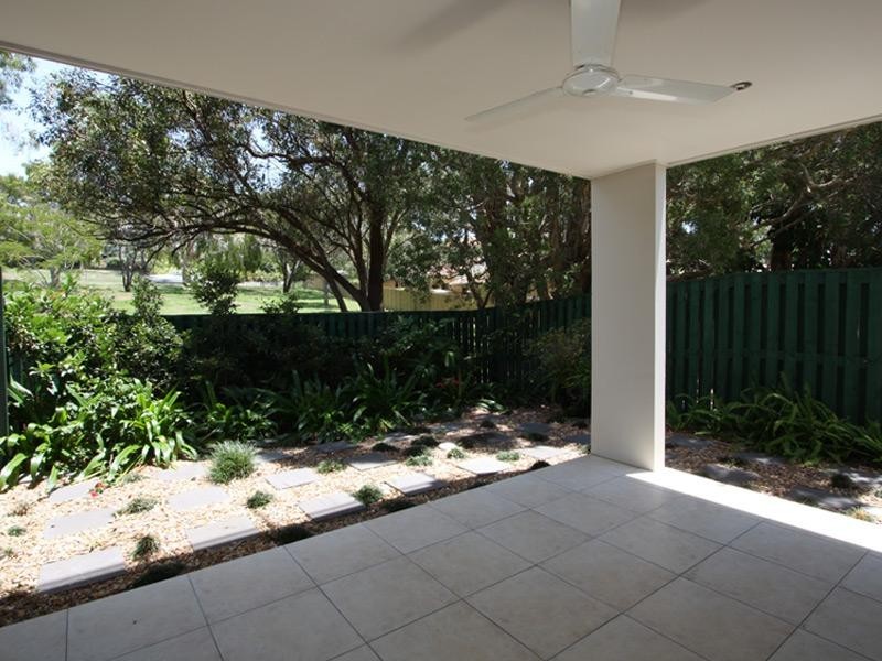 3/10 Middle Street, Labrador QLD 4215