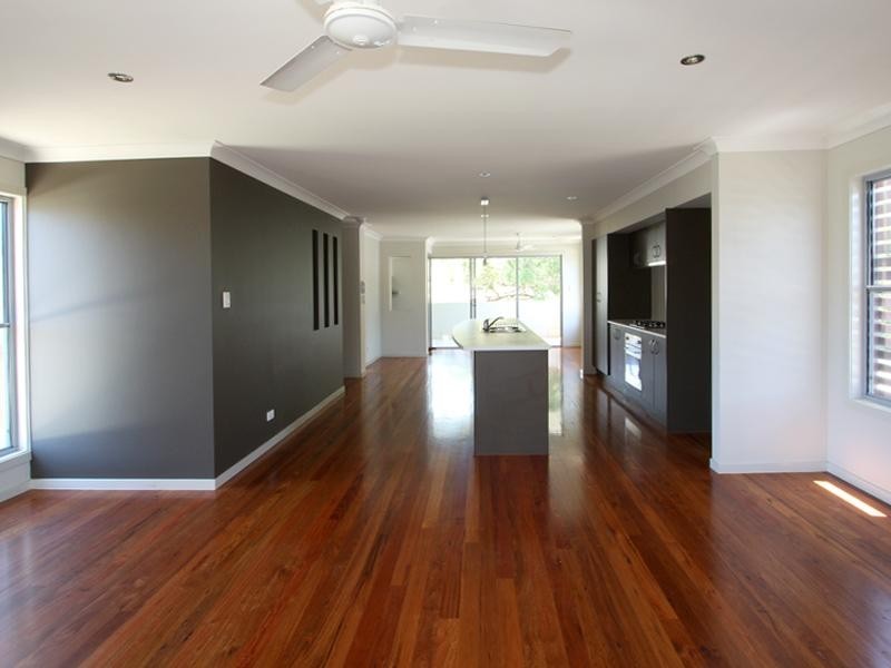 3/10 Middle Street, Labrador QLD 4215