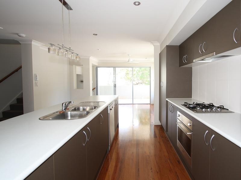 3/10 Middle Street, Labrador QLD 4215