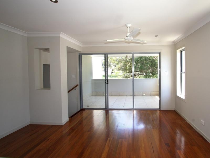 3/10 Middle Street, Labrador QLD 4215