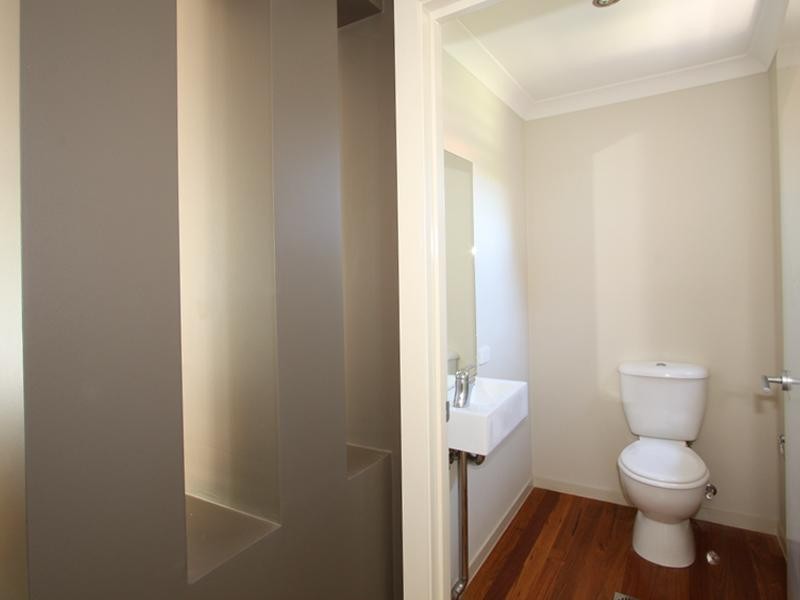 3/10 Middle Street, Labrador QLD 4215