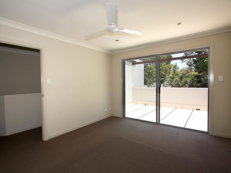 3/10 Middle Street, Labrador QLD 4215