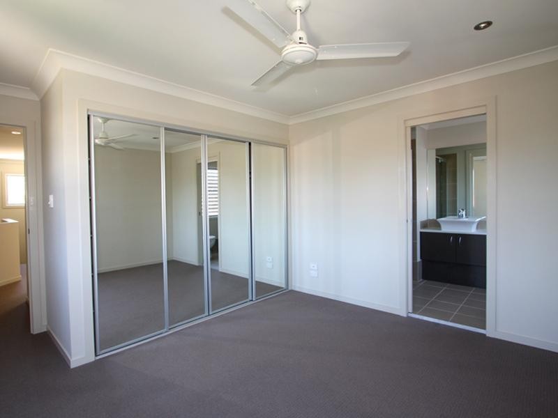 3/10 Middle Street, Labrador QLD 4215