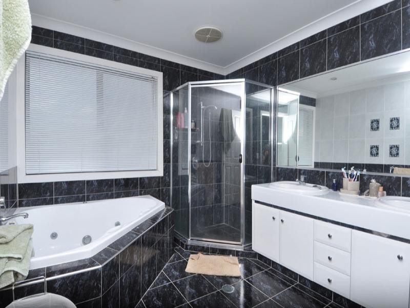 32 Prosperity Drive, Helensvale QLD 4212