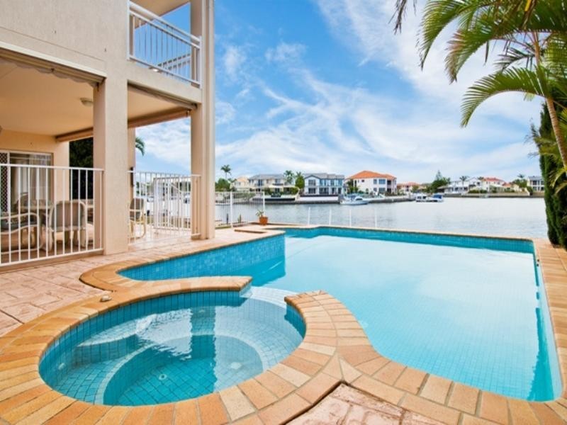 34 Midnight Court, Runaway Bay QLD 4216
