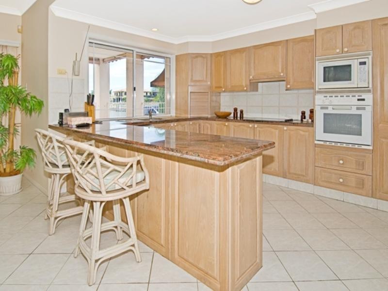34 Midnight Court, Runaway Bay QLD 4216