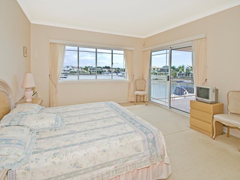 34 Midnight Court, Runaway Bay QLD 4216