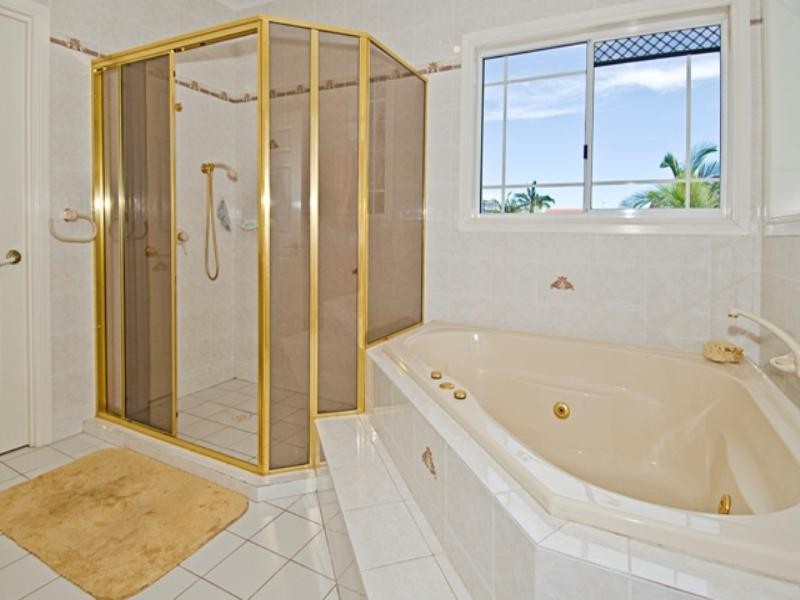 34 Midnight Court, Runaway Bay QLD 4216
