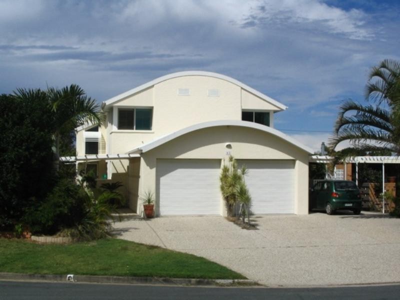 2/42 Vaggelas Crescent, Biggera Waters QLD 4216