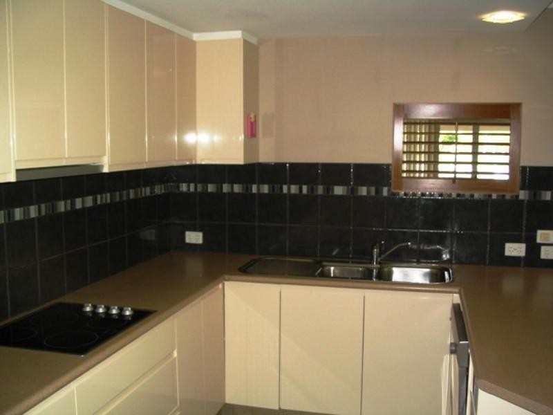 2/42 Vaggelas Crescent, Biggera Waters QLD 4216