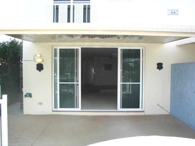 2/42 Vaggelas Crescent, Biggera Waters QLD 4216