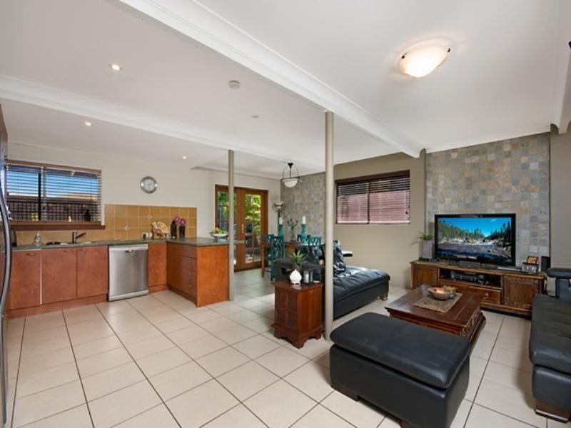 6 Clam Street, Runaway Bay QLD 4216