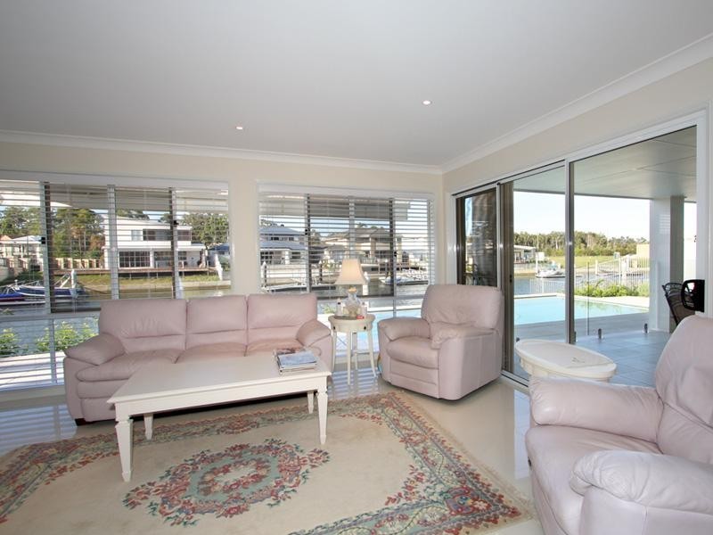 4 North Quay Drive, Biggera Waters QLD 4216