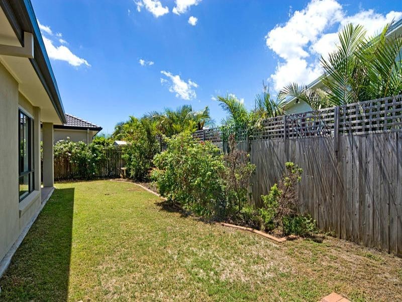 27 Costa Del Sol Avenue, Runaway Bay QLD 4216