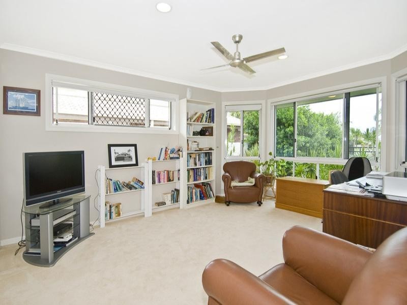 27 Nirvana Court, Runaway Bay QLD 4216