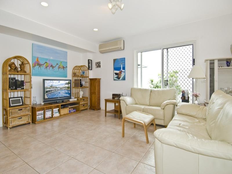 27 Nirvana Court, Runaway Bay QLD 4216