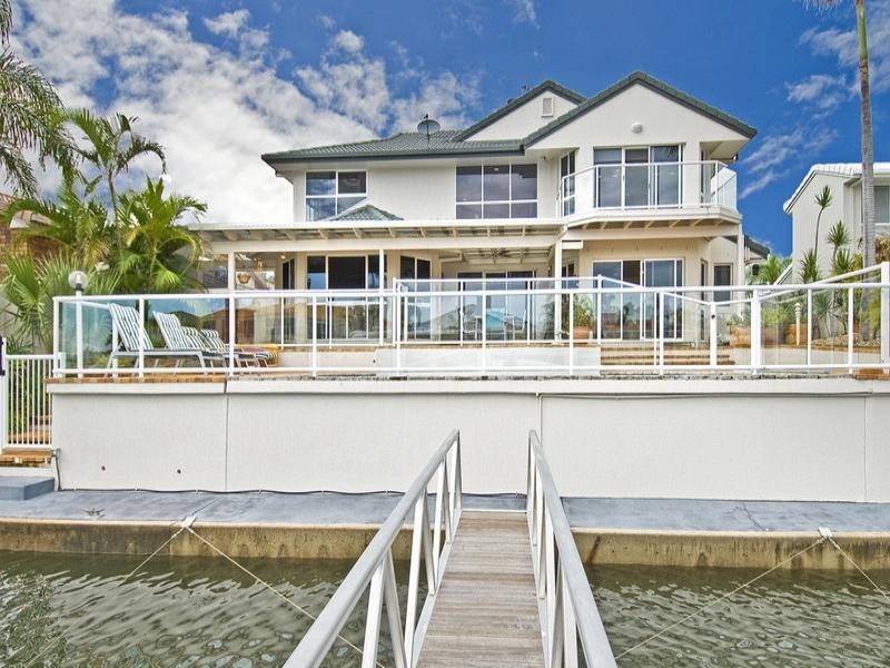 27 Nirvana Court, Runaway Bay QLD 4216