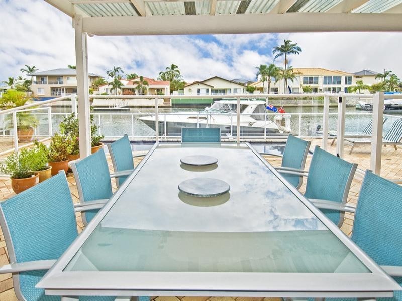 27 Nirvana Court, Runaway Bay QLD 4216