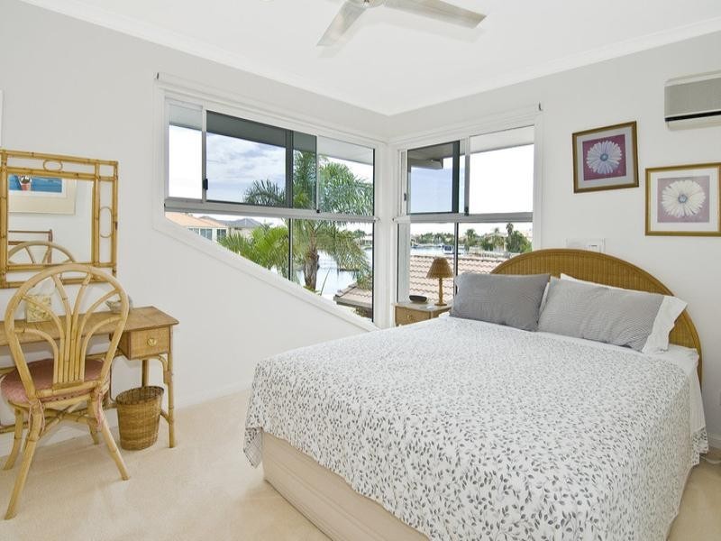 27 Nirvana Court, Runaway Bay QLD 4216