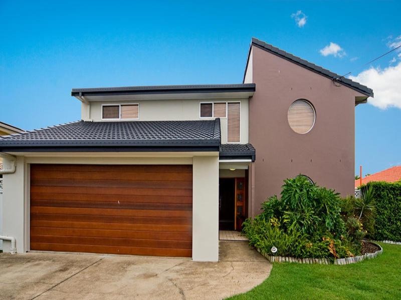220 Bayview Street, Runaway Bay QLD 4216