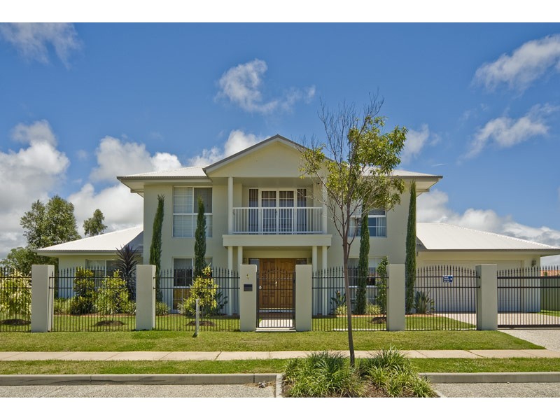 4 Torrevella Vista, Runaway Bay QLD 4216
