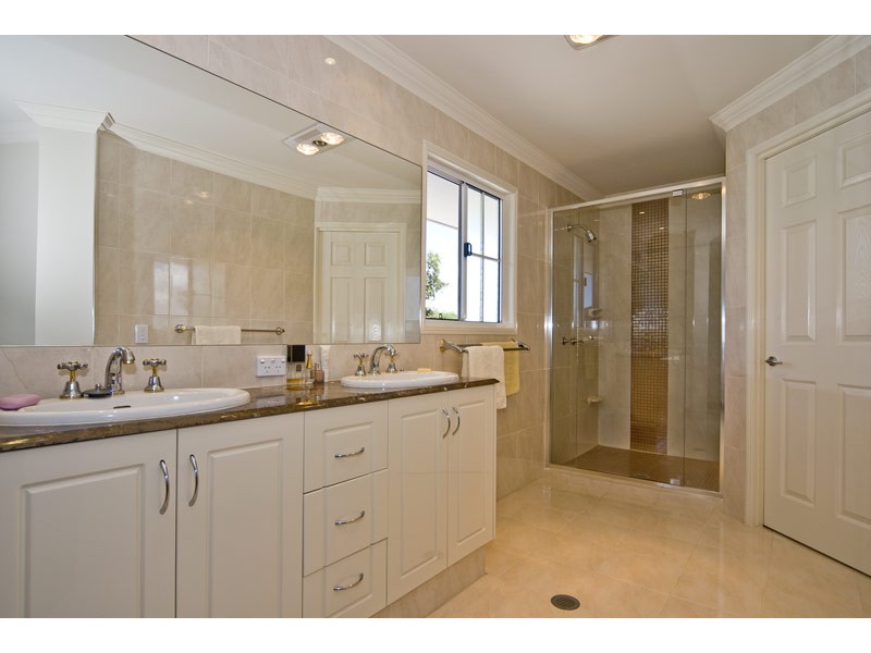 4 Torrevella Vista, Runaway Bay QLD 4216