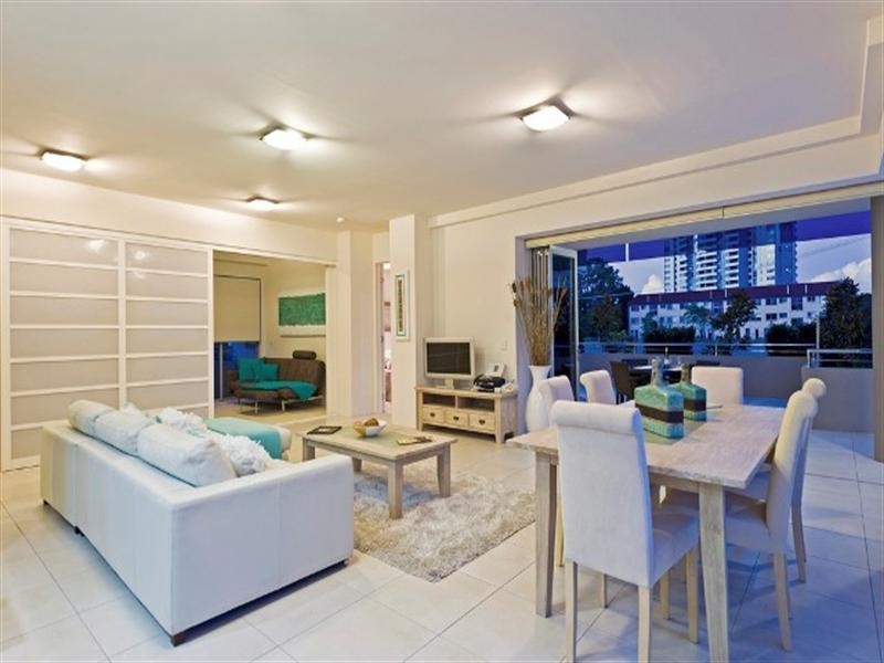 10-12 Imperial Parade, Labrador QLD 4215