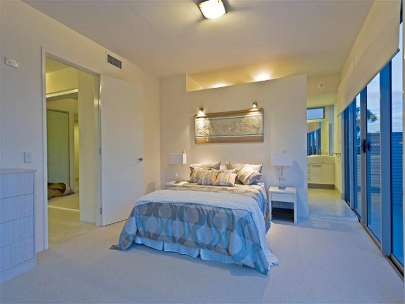 10-12 Imperial Parade, Labrador QLD 4215