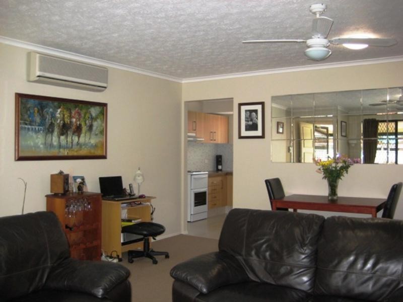 2/6 Woodgate Place, Paradise Point QLD 4216