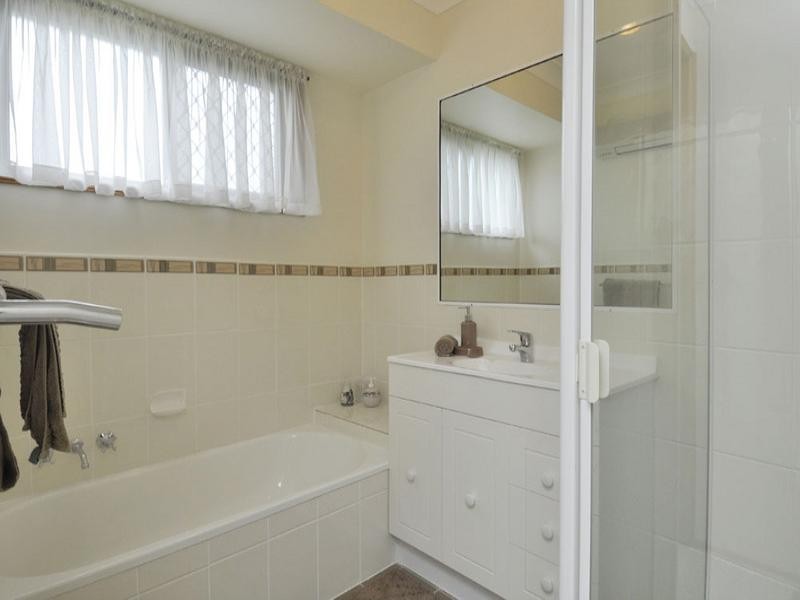 1/9 Burwood Court, Labrador QLD 4215